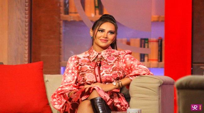 انتقادات تلاحق ياسمين رئيس بعد رقصها مع رامي صبري وتامر حسني في حفل زفاف شام الذهبي