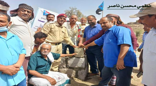 مأمور الضالع يضع حجر الاساس لوحدة الفقيد أحمد صالح عبيد الصحية بالسرافي