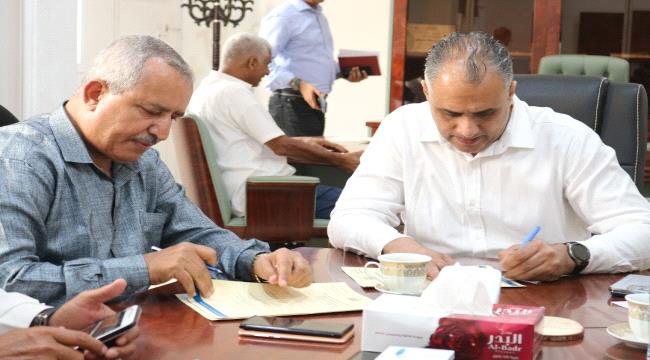 توقيع عقد تنفيذ مشروع صيانة وإعادة تأهيل نقيل (وادي ناخب-لبعوس) في يافع