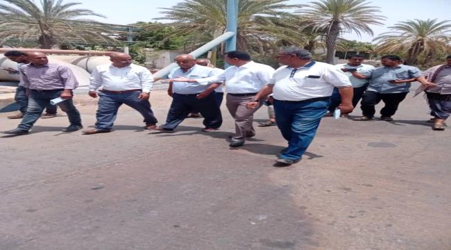 مدير عام المؤسسة ومدير كهرباء عدن يتفقدان سير أداء محطة الحسوة