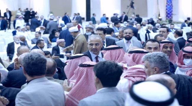 " الزبيدي " على رأس وفد الإنتقالي في مشاورات الرياض : ندعو إلى التمثيل الندي للجنوب