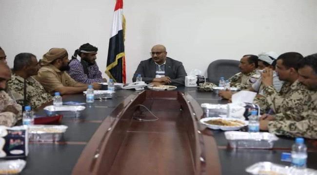 العميد طارق صالح يلتقي القيادات العسكرية والأمنية في محور حيس