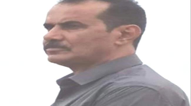 كاتب صحفي يكشف تفاصيل إتصال العليمي بنائب الرئيس الاسبق بحاح