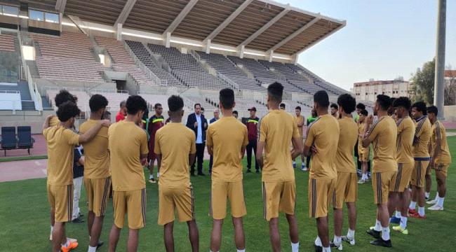 الوزير البكري يمنح المنتخب اليمني لكرة القدم المرابط في الطائف 21 مليون ريال