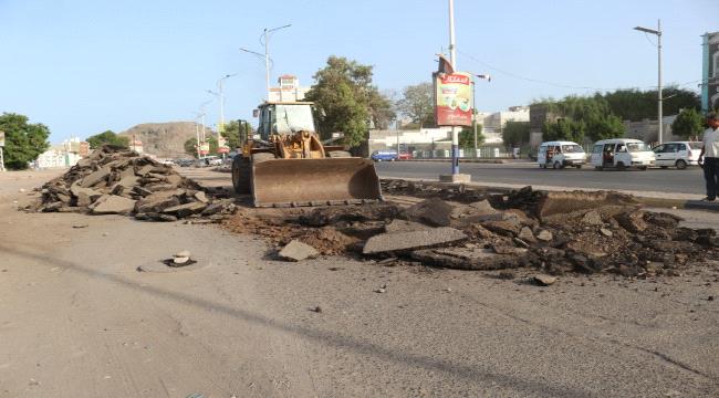 عدن.. بدء صيانة واعادة تأهيل الخط المؤدي إلى قصر المعاشيق