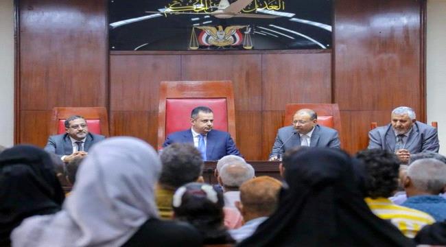 رئيس الوزراء يؤكد حرص الحكومة على ضمان استقلال القضاء ومنع أي تدخل في سير العدالة