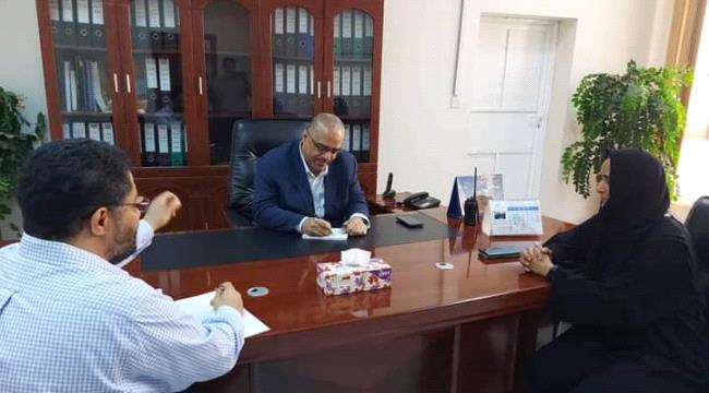 الوزير باذيب يناقش إعداد مصفوفة بالأولويات العاجلة من مشاريع التعافي الاقتصادي والإعمار