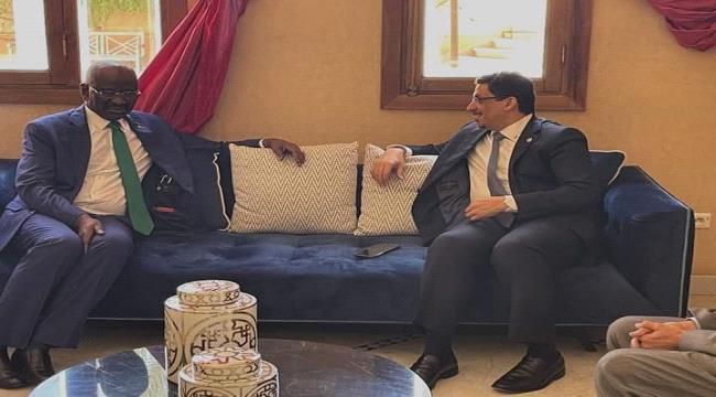بن مبارك يبحث مع وزير الخارجية الموريتاني تعزيز علاقات البلدين الشقيقين 