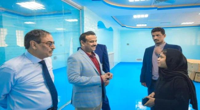 المحافظ بن الوزير يطلع على التجهيزات الطبية والفنية النهائية في هيئة مستشفى شبوة 