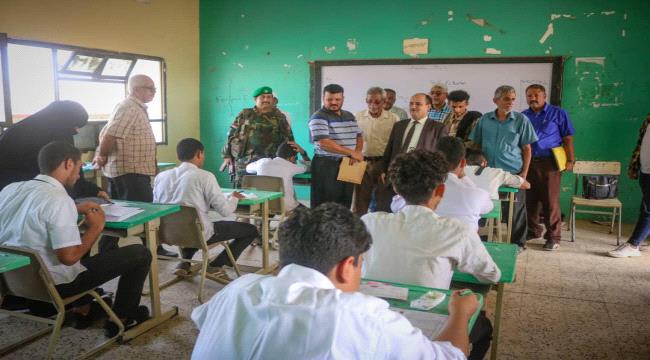 مدير عام دار سعد , يَتَفَقدُ عدداً من المراكز الامتحانية لطلاب الثانوية العامة .