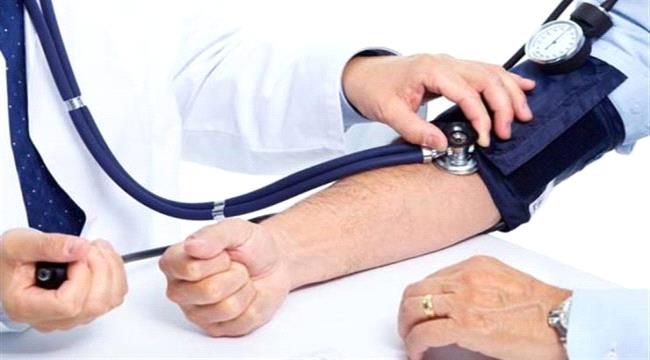 نصائح من “الغذاء والدواء” عند شراء واستعمال جهاز ضغط الدم