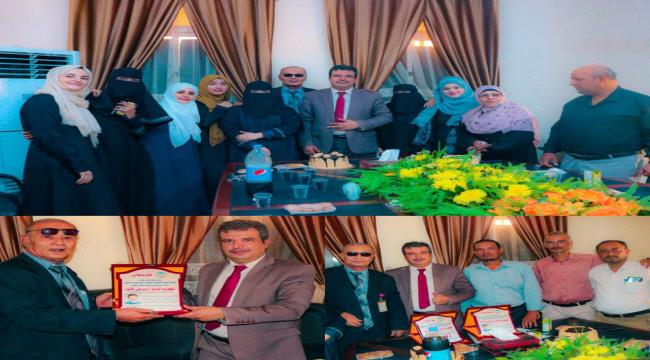 تقديراًً لجهوده.. موظفو هيئة المواصفات يكرمون مديرهم  