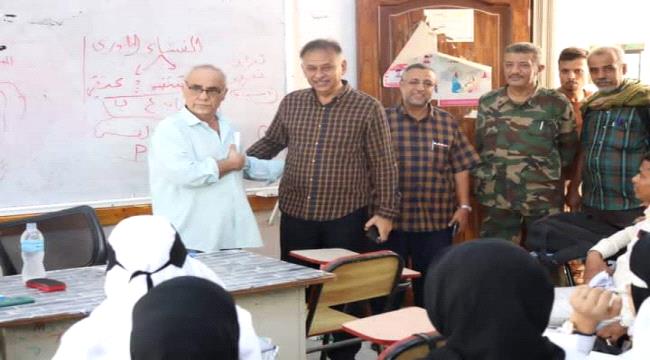 الجاوي يطلع على سير العمل بمعهد امين ناشر للعلوم الصحية .