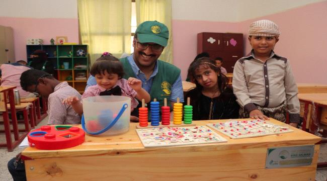 فريق من "الملك سلمان" يزور مراكز ذوي الاعاقة والاحتياجات الخاصة ومحو الأمية بـ"عدن"