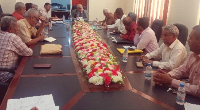 وزير الخدمة المدنية والتأمينات يلتقي برئيس جامعة لحج
