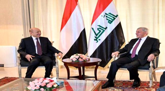 العليمي يلتقي الرئيس العراقي على هامش قمة الجزائر
