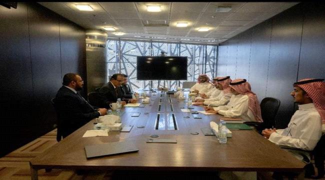 وزير الصحة يلتقي المشرف العام للبرنامج السعودي للتنمية