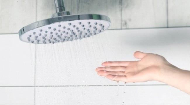 لهذا السبب لا داعي للاستحمام كل صباح