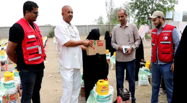 الهلال القطري يدشين توزيع السلال الغذائية للمجتمع المضيف والنازحين بلحج
