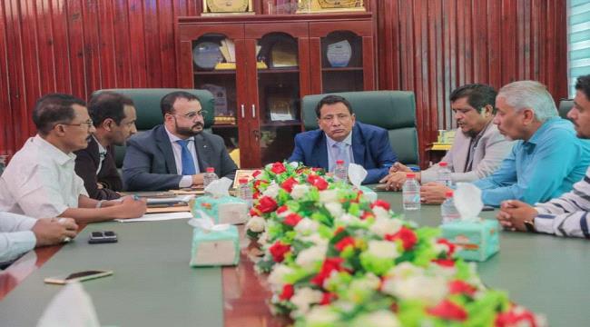 وزير الأشغال يشيد بجهود السلطة المحلية بمحافظة المهرة 