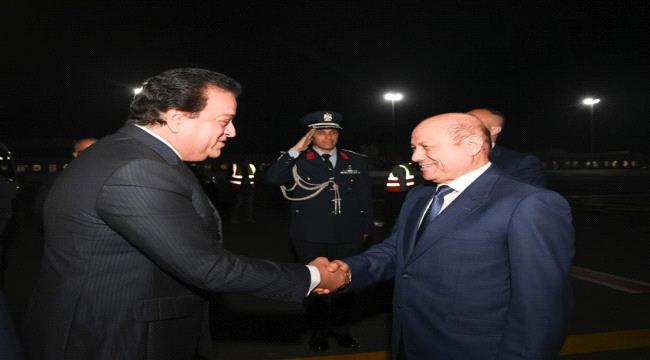 رشاد العليمي يصل إلى شرم الشيخ 