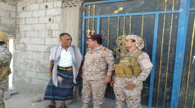 وزير الدفاع يزور الشيخ أيوب السويني بمدينة الشعب بعدن 