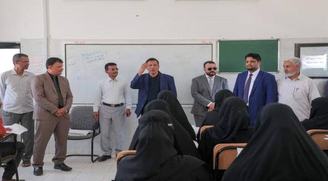 وزير الأشغال والمحافظ بن ياسر ورئيس جامعة المهرة في زيارة لكليتي العلوم التطبيقية والتربية