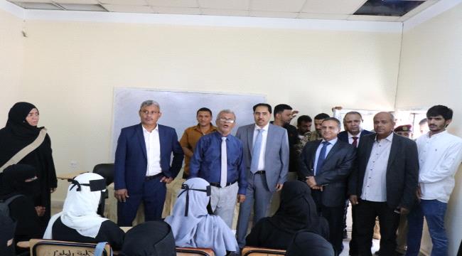 وزير الشباب والرياضة ورئيس جامعة عدن يفتتحان كلية التربية الرياضية بخور مكسر
