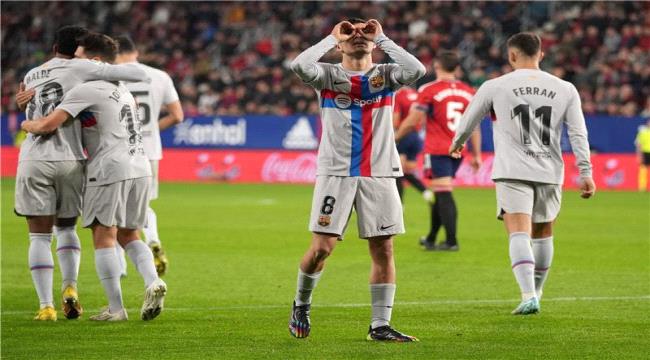 برشلونة يقتنص فوز ثمين أمام أوساسونا ويحافظ على صدارة الليجا الإسبانية
