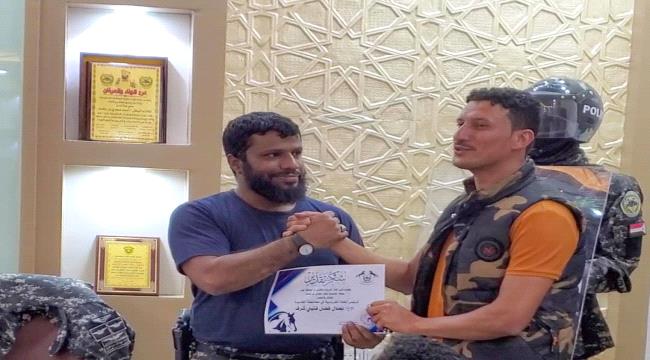 قائد قوات حرس المنشآت يكرم رئيس اتحاد الفروسية بالحديدة