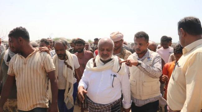 محافظ الحديدة يدعو الى تقديم المساعدات العاجلة لمتضرري مخيم الجشة