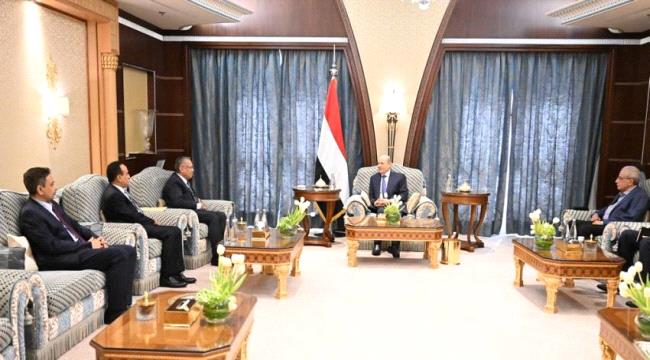 العليمي يلتقي هيئة رئاسة مجلس الشورى