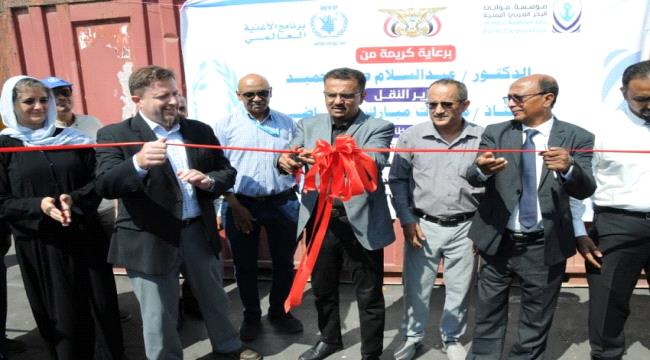 تدشين عمل حاضنات الحاويات في ميناء المكلا