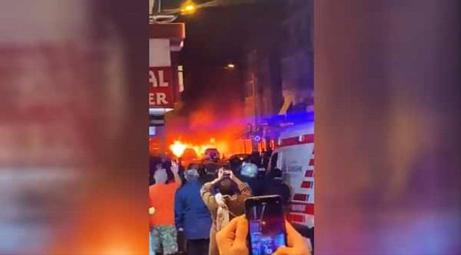 انفجار هائل يلتهم عددا من السيارات بمنطقة الفاتح في إسطنبول