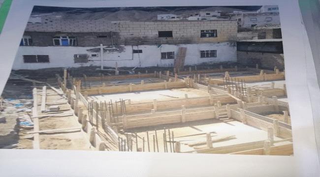 عدن.. أسرة تشكو من بسط "متنفذين" على أرضية تخصها وتناشد لانصافها "وثائق" 