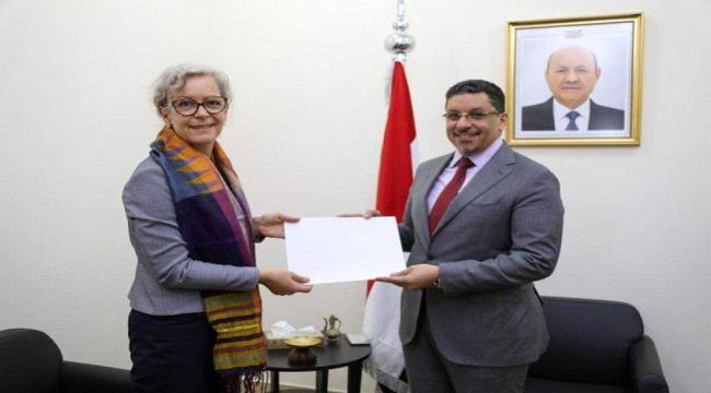 بن مبارك يتسلم نسخة من اوراق اعتماد سفيرة السويد
