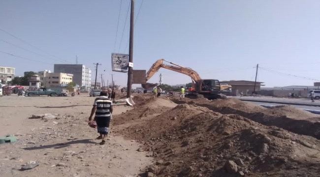 إدارة المياة بلحج تستمر في تنفيذ مشاريع خدمية لتحسين وصول المياة للمواطنين