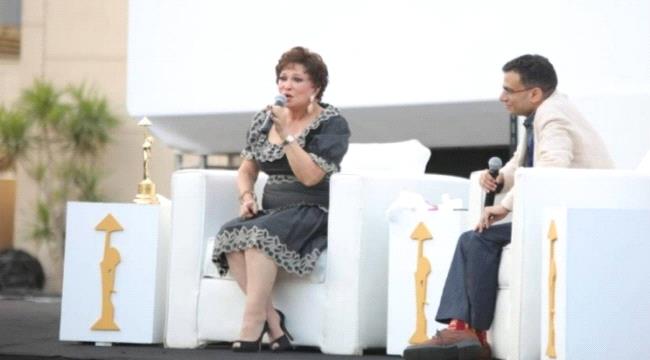 بالصور- لبلبة: "بسبب حضن مع محمود حميدة قاطعتني والدتي وتركت البيت"