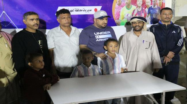 مدير فرع شركة النفط يدشن منظومات عرض مباريات كأس العالم في عموم مديريات المهرة 
