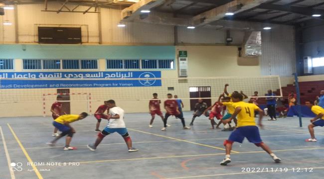 فوز طائرة الميناء والتلال والشعلة في الجولة الثانية من بطولة الكرة الطائرة