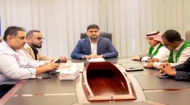 المدير العام التنفيذي لشركة النفط يلتقي مدير البرنامج السعودي في عدن