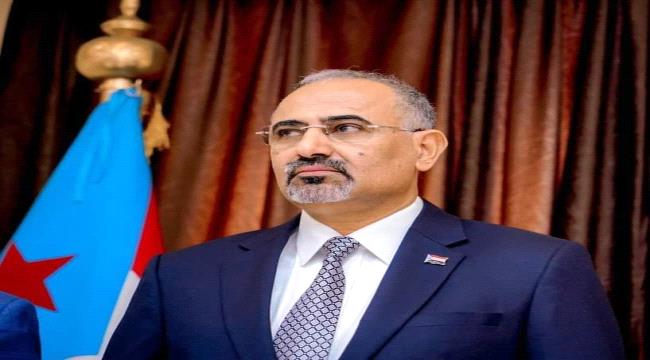 الزُبيدي يُعزَّي في وفاة الشيخ محمد محسن العولقي