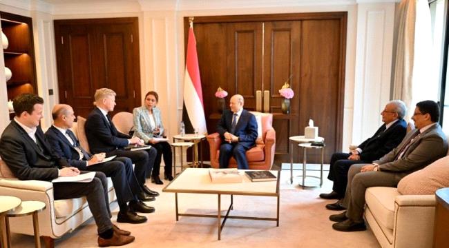 العليمي يبحث مع المبعوث الأممي مستجدات الملف اليمني 
