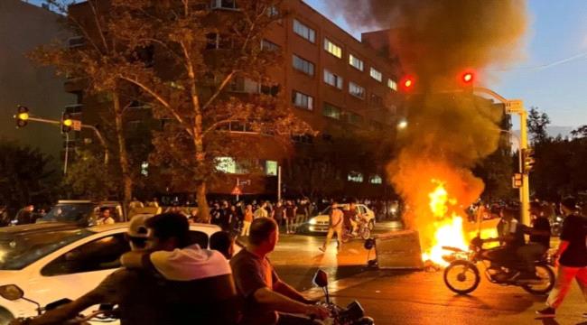 الحرس الثوري الإيراني يعترف بقتل 300 متظاهر 