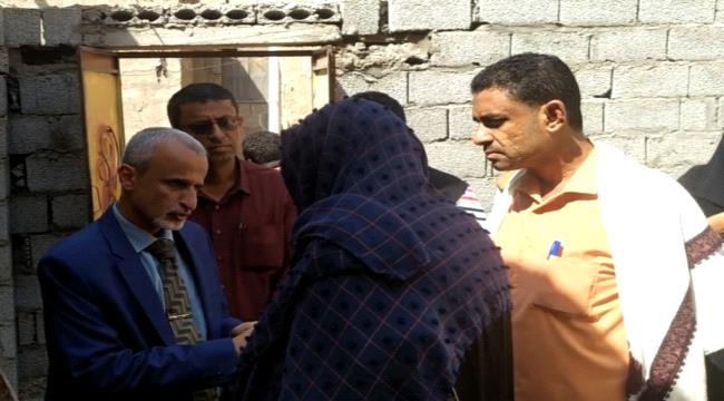 وكيل وزارة الصحة الشبحي يتفقد اوضاع السيدة الروسية ارينا بعد انهيار منزلها بلحج