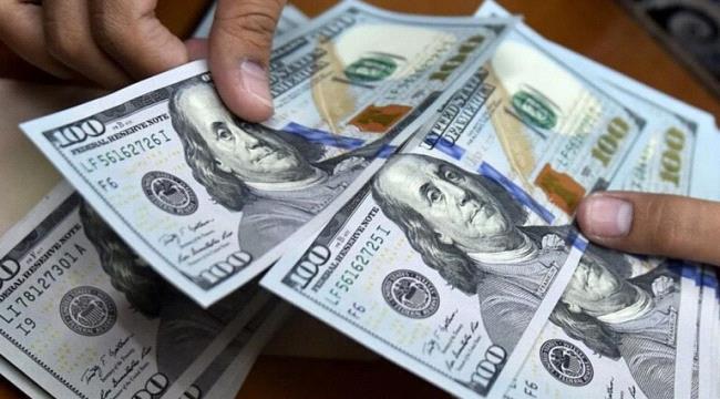 الدولار يرتفع إلى مستوى تاريخي في مصر