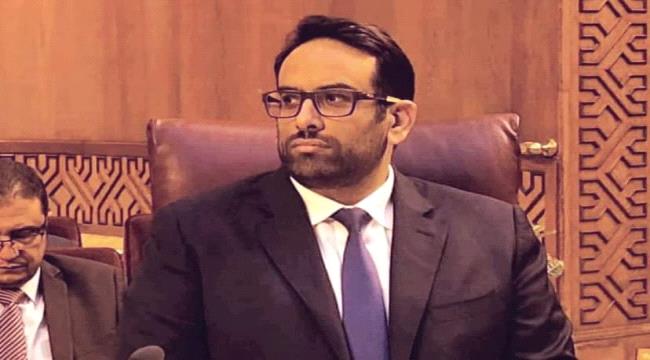 العولقي : منعت بقوة السلاح من الدوام وتم إيقافي نهائيا لهذا السبب