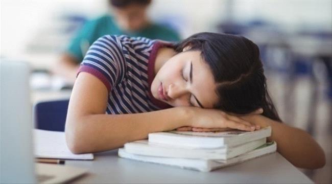 النوم أقل من 8 ساعات... خطر على المراهقين