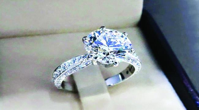 طلب منها الزواج فصفعته