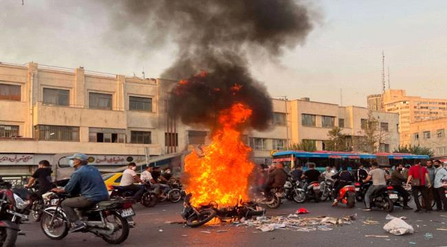 دخول عمال النفط نطاق الاحتجاجات يحث إيران على الدعوة للحوار